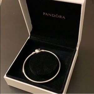 Pandora moments silver bangle bracelet heart clasp